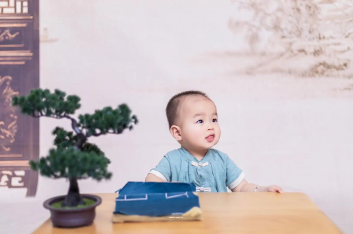 广州借卵试管代怀包男孩满月宝宝放屁臭